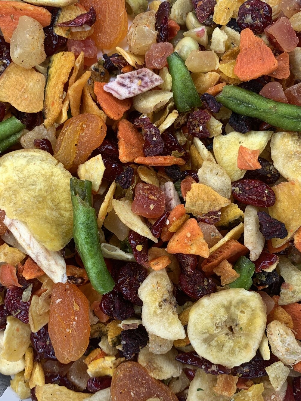Goldenfeast Veggie Fruit Crunch Treat Mix for Large Birds